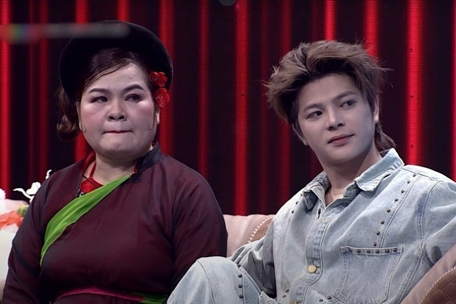 Mẹ Rhyder bật khóc kể chặng đường nuôi con thành ngôi sao từ xe rác