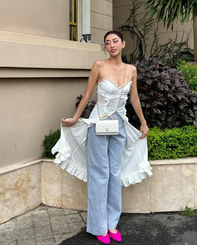 Ngọc Trinh bị chê thảm họa vì mốt váy lồng quần lạc quả