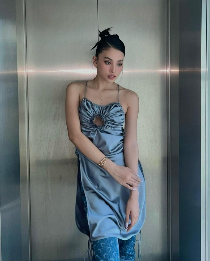 Ngọc Trinh bị chê thảm họa vì mốt váy lồng quần lạc quả