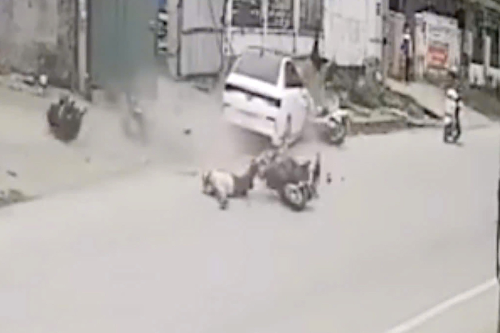 o to di nguoc chieu.jpg