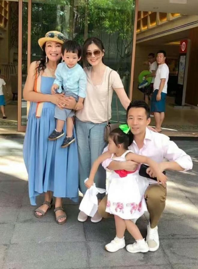 Uông Tiểu Phi và hai con không đến lễ an táng Từ Hy Viên