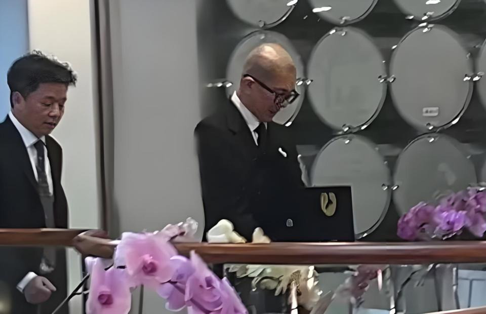 Uông Tiểu Phi và hai con không đến lễ an táng Từ Hy Viên