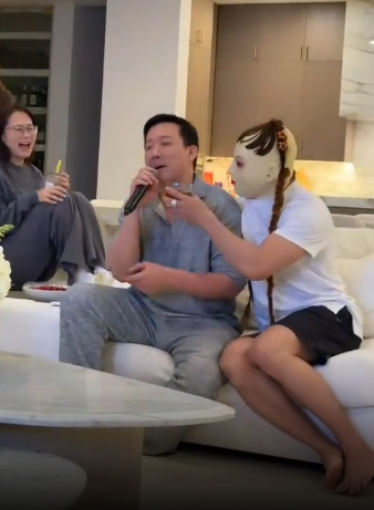 75 triệu người cùng Hari Won tóm gọn Trấn Thành bên bồ nhí nhan sắc người ấy gây sốc