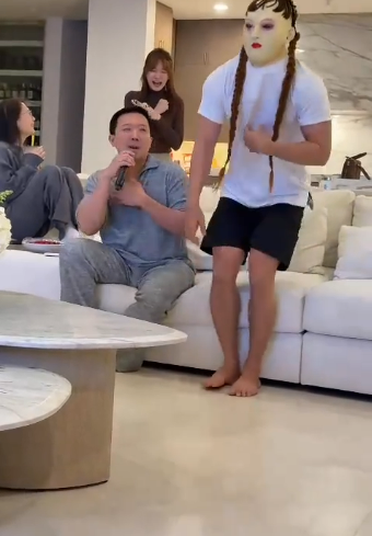 75 triệu người cùng Hari Won tóm gọn Trấn Thành bên bồ nhí nhan sắc người ấy gây sốc