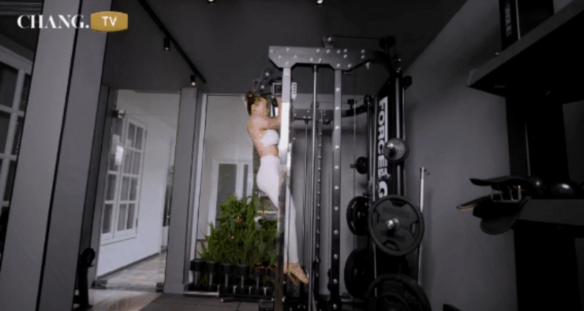 Để giữ gìn vóc dáng và nhan sắc của mình, cô dành riêng một phòng để tập gym. Căn phòng được trang bị đủ các loại máy móc hỗ trợ cho việc tập luyện không thua gì các trung tâm fitness hiện đại nhất.