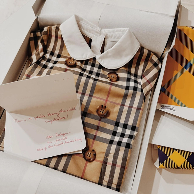 Cháu nội tỷ phú Johnathan Hạnh Nguyễn hiếm hoi lộ diện bóc giá đồ hiệu ai cũng choáng