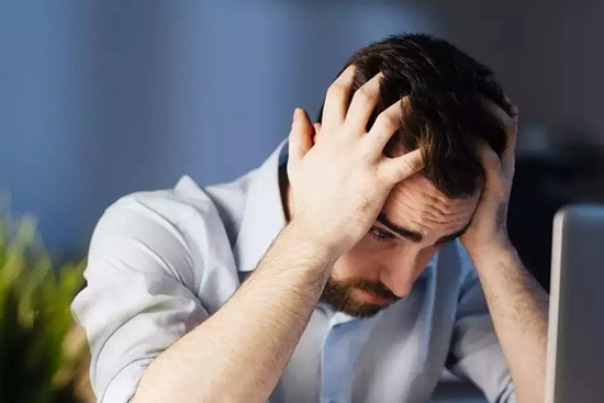 Mất việc ở tuổi 40, lương trăm triệu thành số 0, vợ chồng cãi vã không hồi kết