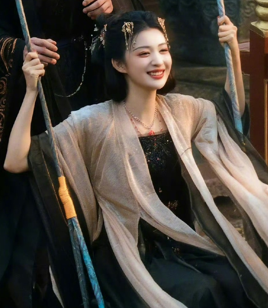 Vương Sở Nhiên gây sốt ảnh 5