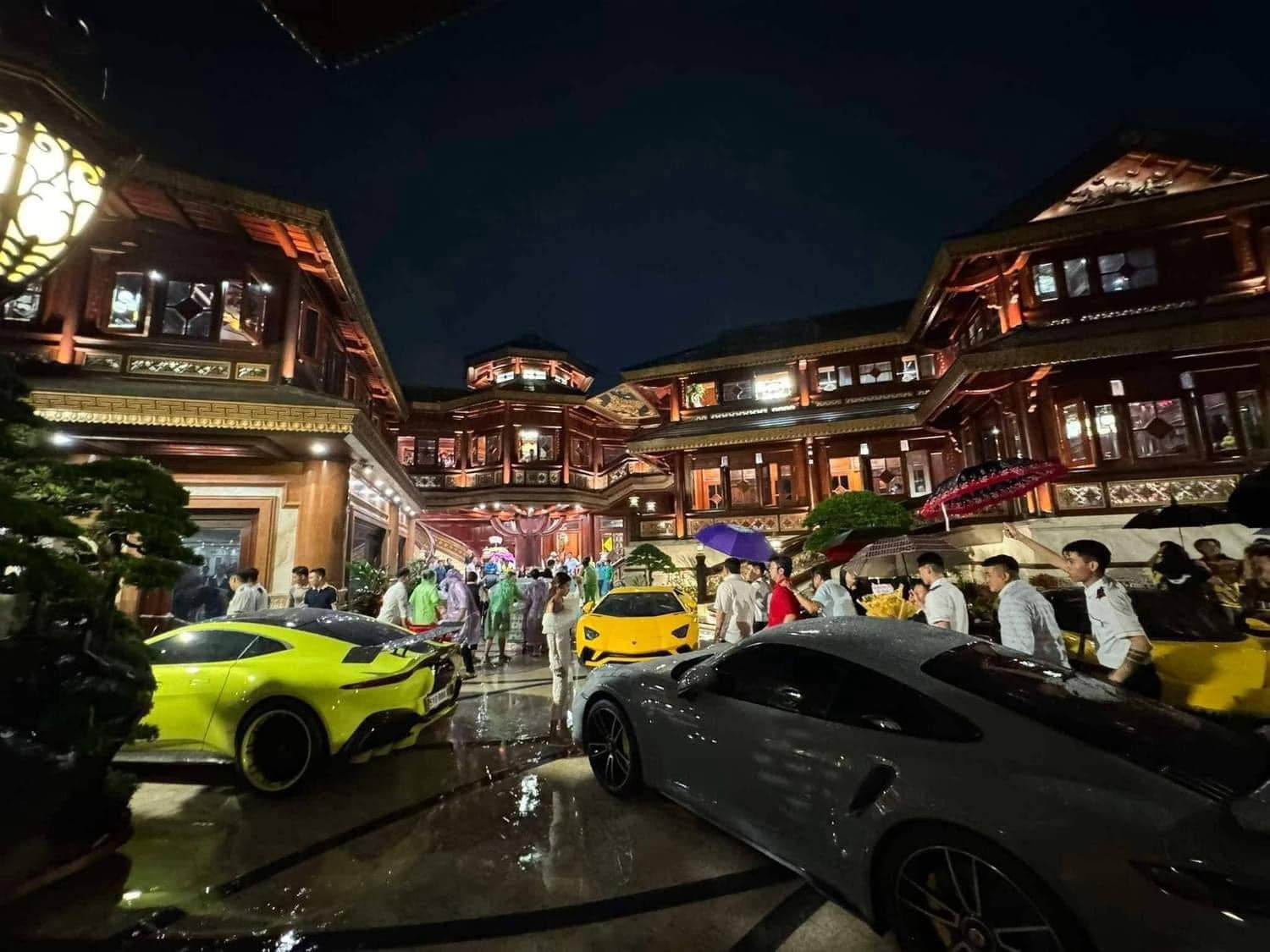 Choáng bóc giá dàn siêu xe vừa bị phạt vì vượt đèn đỏ tại Đà Nẵng của đại gia Mailisa