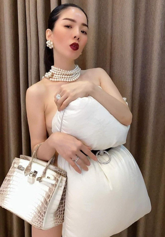 Choáng với bộ sưu tập cá sấu bạch tạng không dưới 10 tỷ đồng của Lệ Quyên