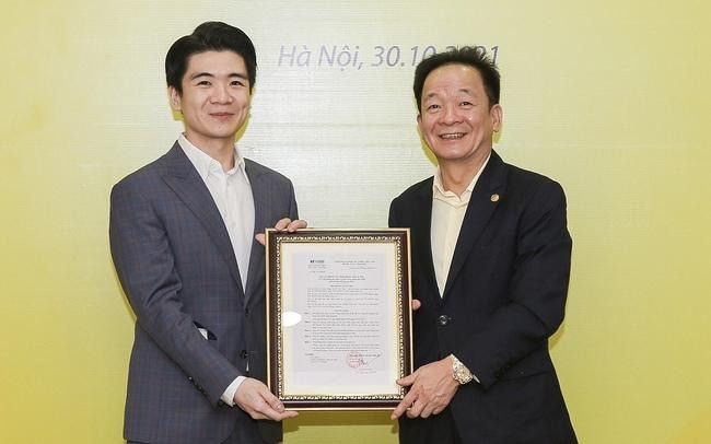 Clip quẩy cực sung của bố chồng Hoa hậu Đỗ Mỹ Linh ngoại hình tỷ phú U70 gây sốt