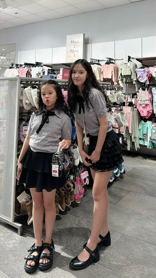 Hồng Đăng tái xuất sân golf nhưng chiếm spotlight là hai nhân vật nữ đi cùng