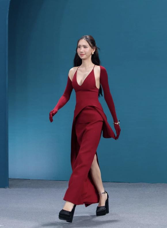 Lynk Lee hiếm hoi mặc bikini sắc vóc sau 9 lần phẫu thuật chuyển giới ra sao