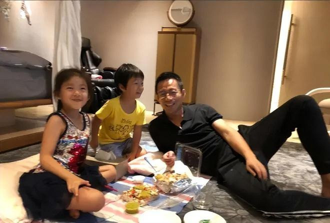 Vợ mới Uông Tiểu Phi phản pháo việc không tới lễ an táng Từ Hy Viên