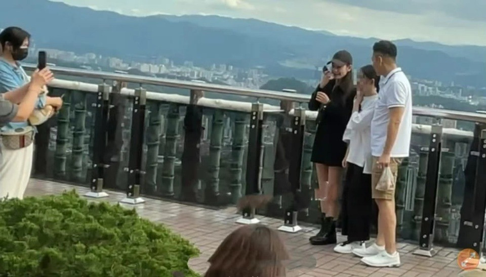 Vợ mới Uông Tiểu Phi phản pháo việc không tới lễ an táng Từ Hy Viên