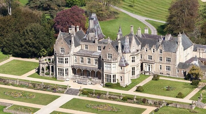 Tòa lâu đài nơi tổ chức đám cưới cho hai chú chó. (Ảnh TripAdvisor)