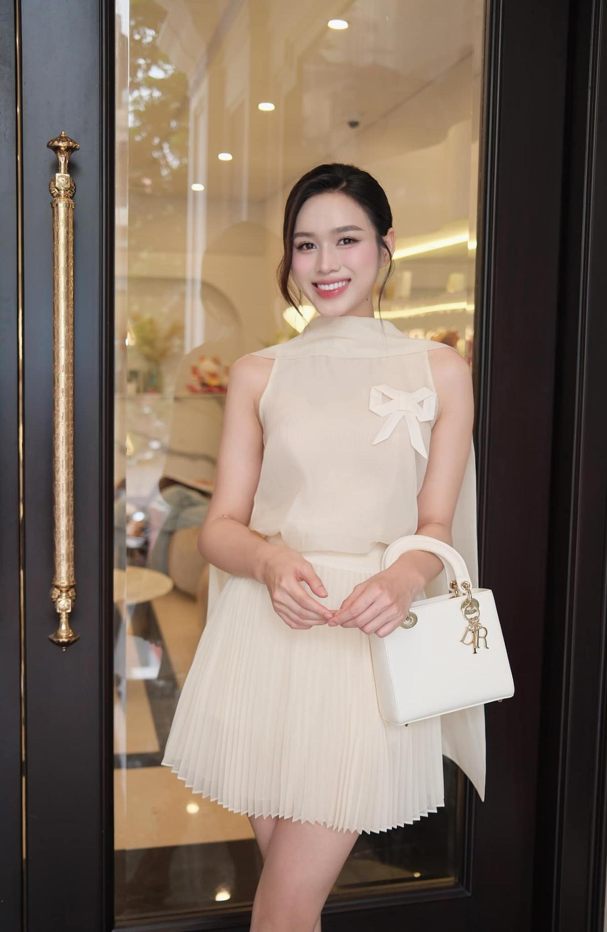 Đỗ Thị Hà thoát mác gái quê sang chảnh bất ngờ sau tin đồn cưới thiếu gia nghìn tỷ