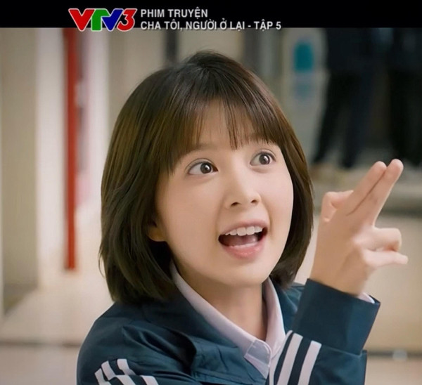 Nữ chính phim 'Cha tôi, người ở lại' đời thực bị đồn hẹn hò Đình Tú, 26 tuổi bố mẹ vẫn đưa đi làm- Ảnh 2.