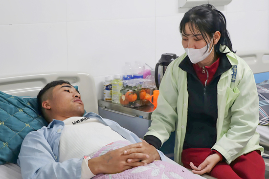 30 giờ trôi dạt trên biển sau chìm tàu: 'Ăn cá chết để hy vọng sống'