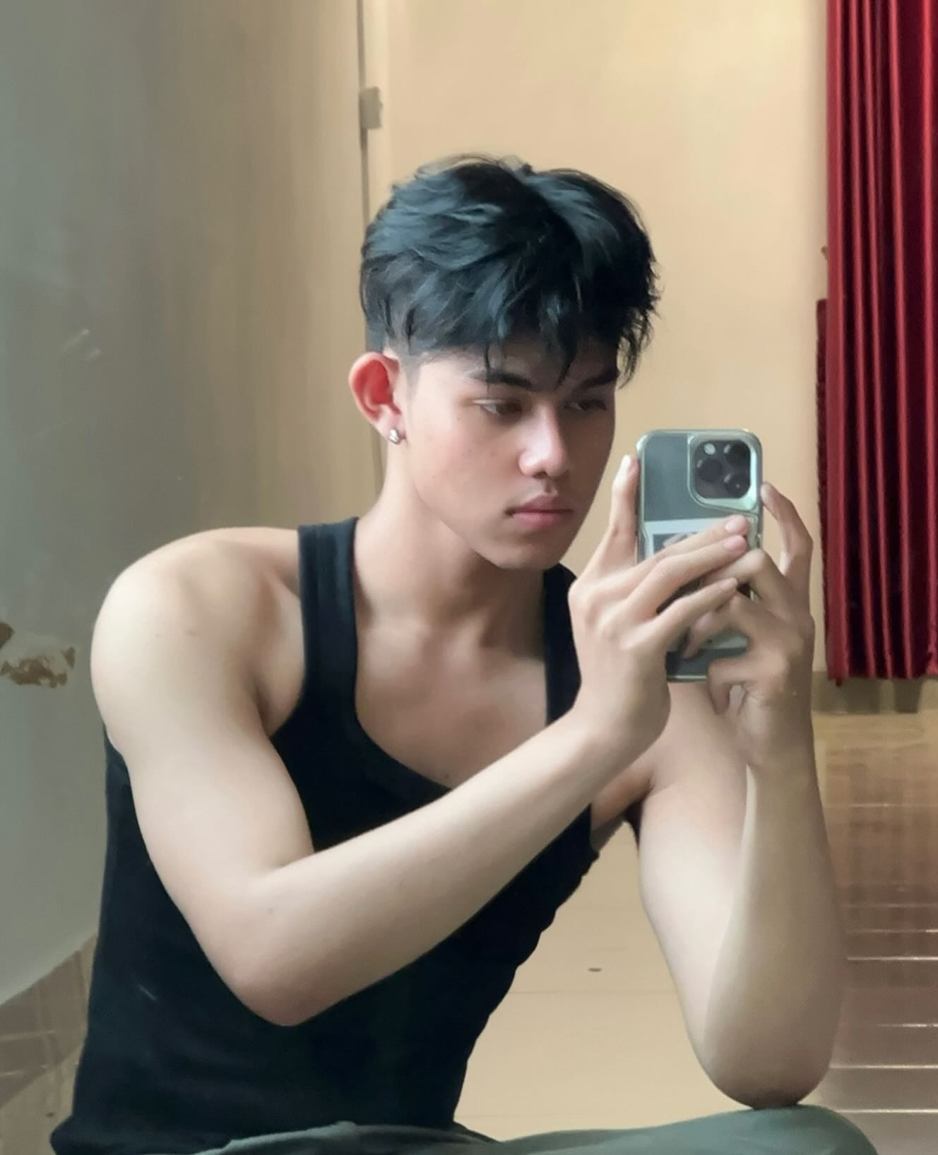 Ảnh đương kim Nam Vương Campuchia 2024 lan truyền tốc độ chóng mặt diện mạo bất ngờ