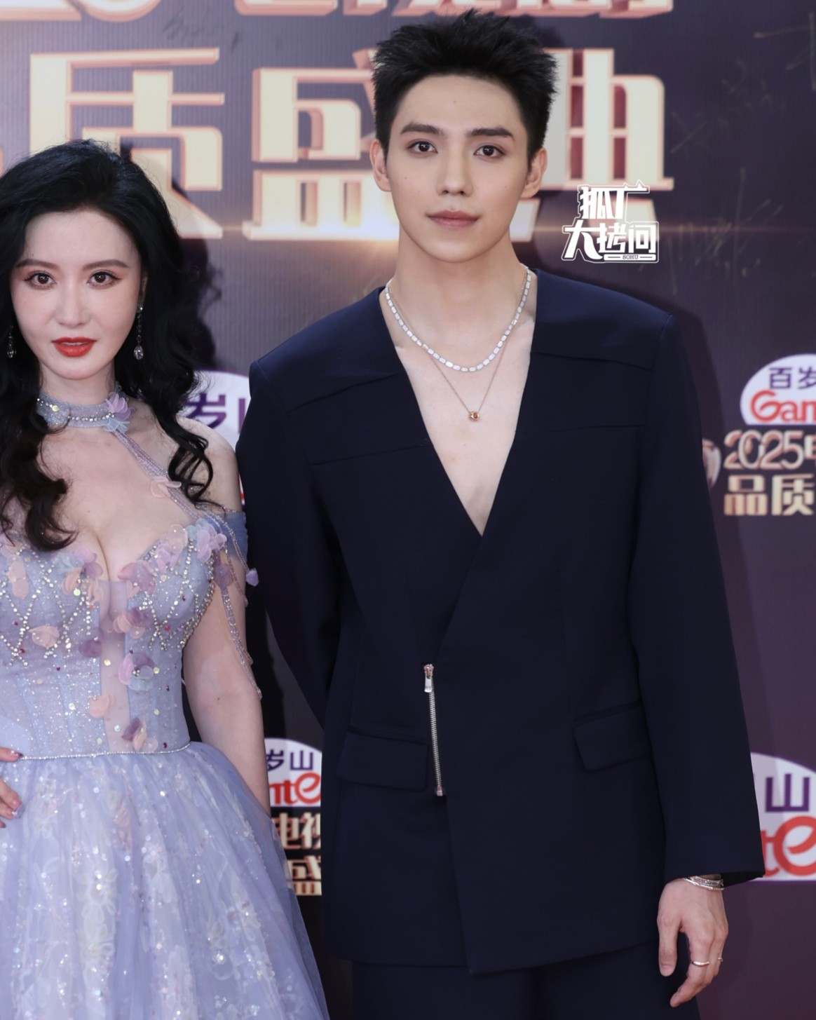 Lưu Diệc Phi đẹp tới mức nhân viên phải thốt lên kinh ngạc ảnh 21