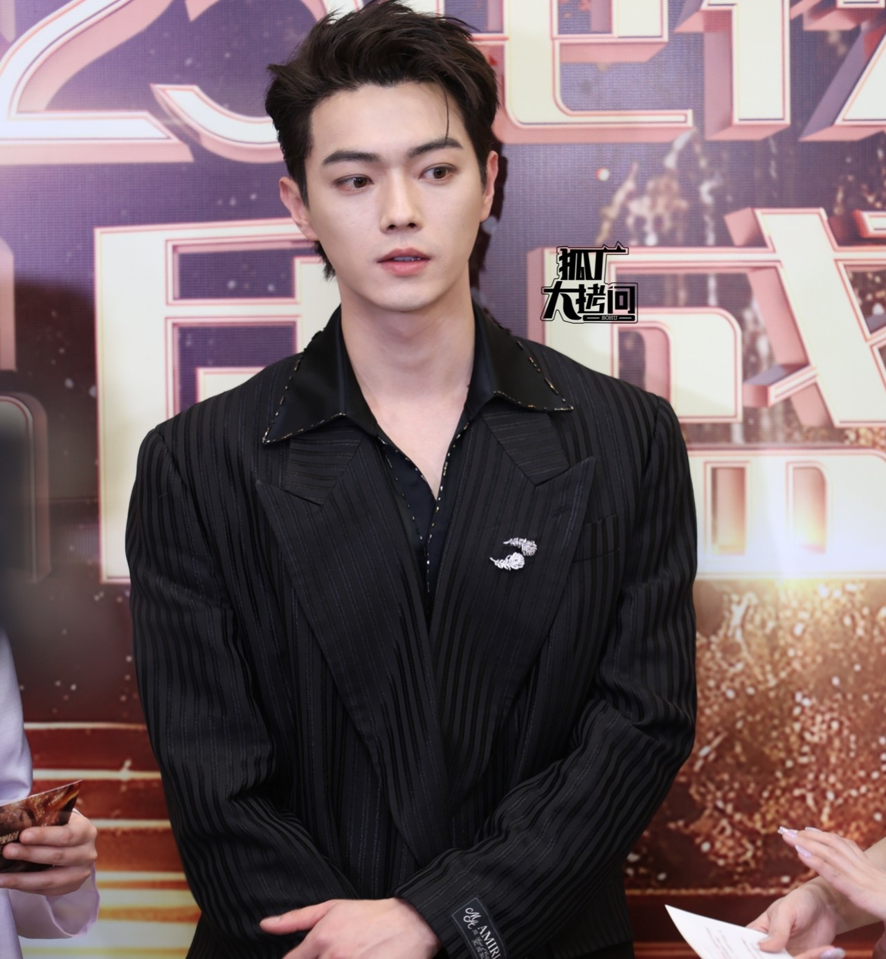 Lưu Diệc Phi đẹp tới mức nhân viên phải thốt lên kinh ngạc ảnh 19