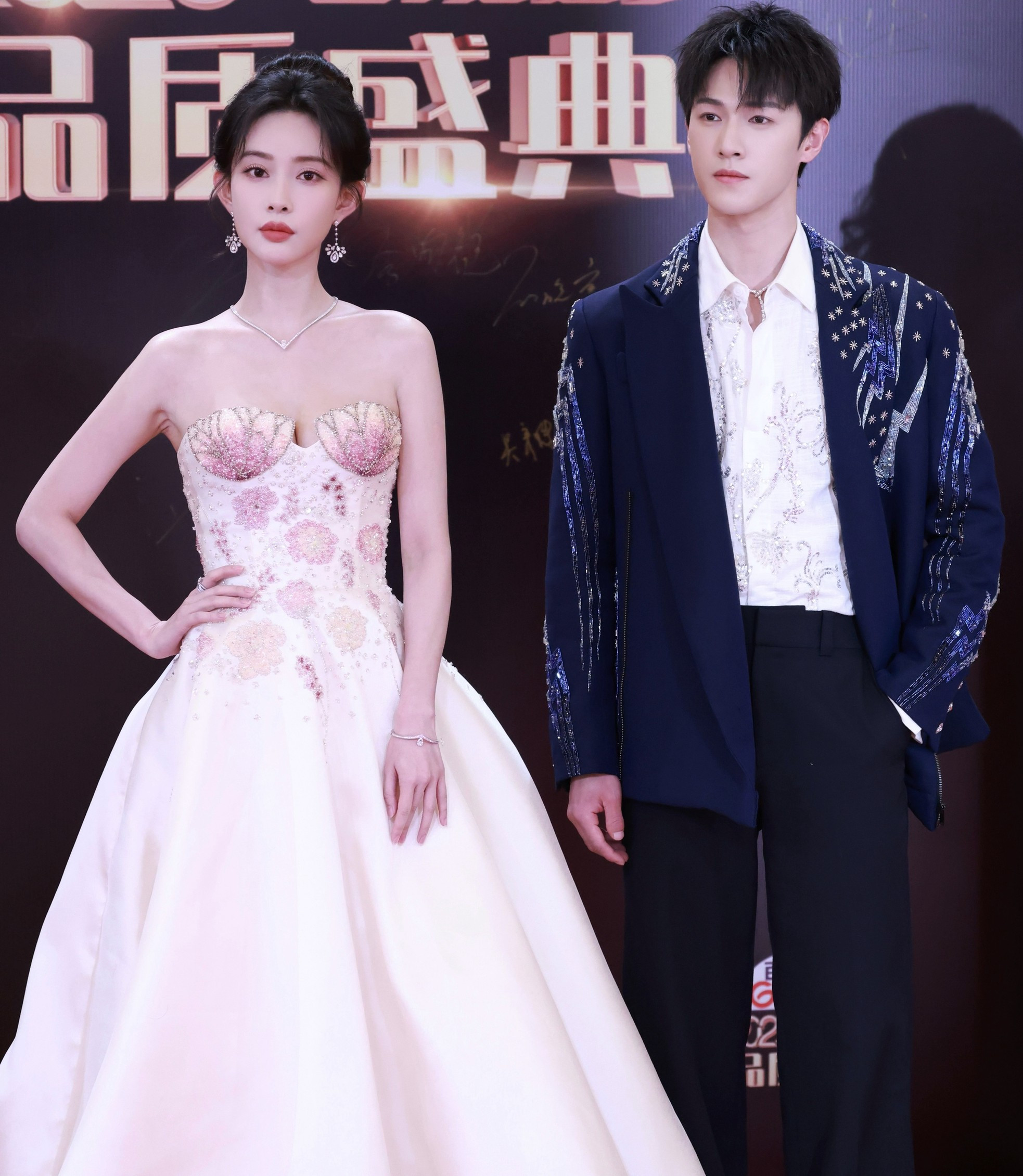 Lưu Diệc Phi đẹp tới mức nhân viên phải thốt lên kinh ngạc ảnh 12