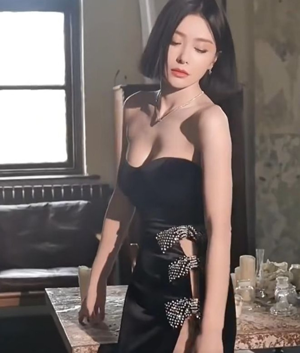 Phú sát hoàng hậu Tần Lam U50 sở hữu sắc vóc đẹp miễn chê