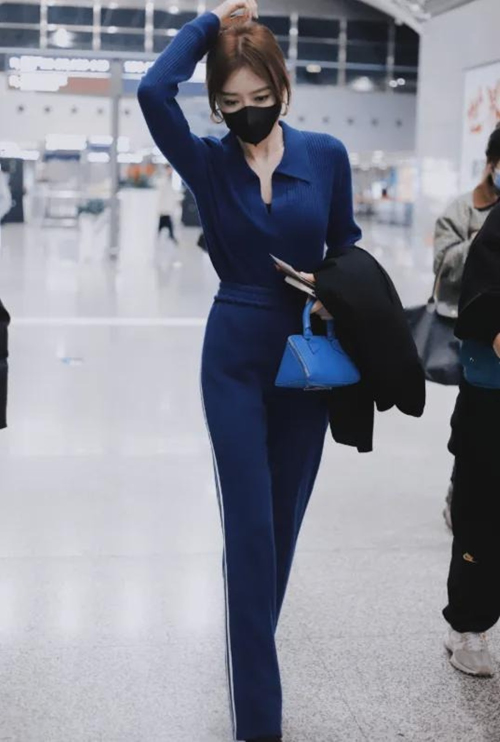 Phú sát hoàng hậu Tần Lam U50 sở hữu sắc vóc đẹp miễn chê