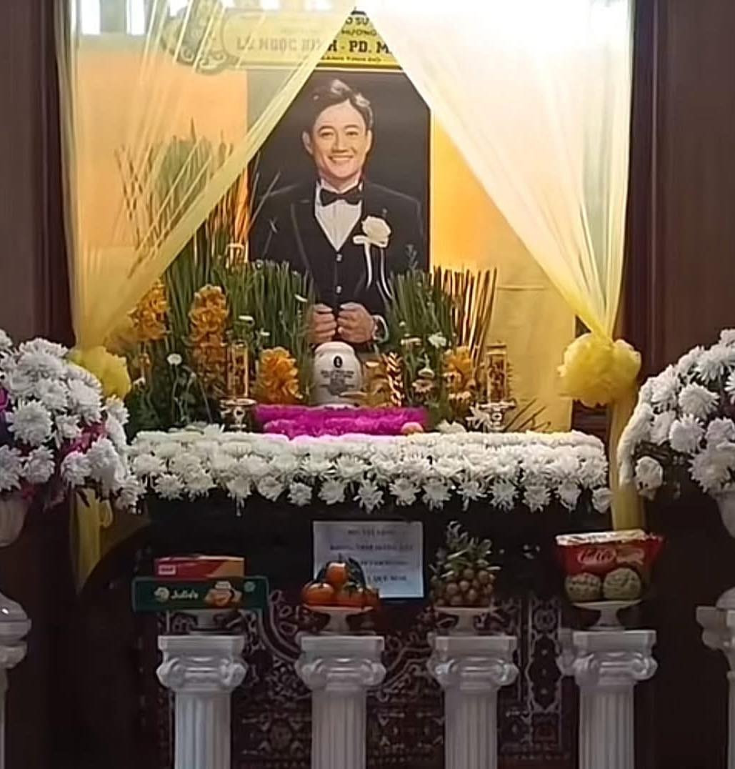 Xúc động khoảnh khắc Vân Trang đến cúng cơm thất cho Quý Bình