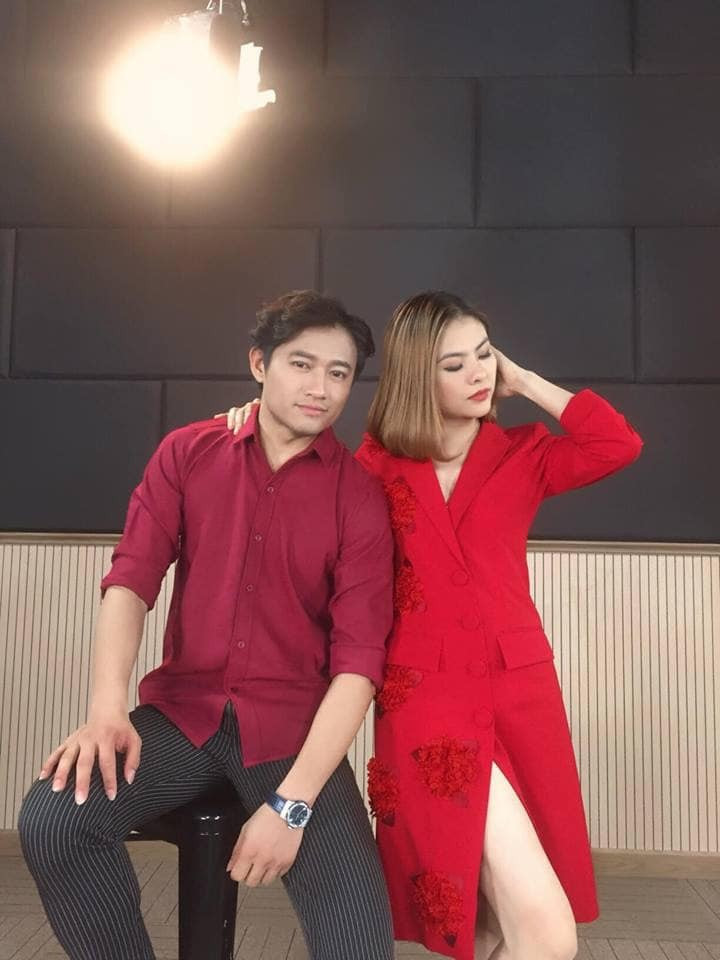 Xúc động khoảnh khắc Vân Trang đến cúng cơm thất cho Quý Bình