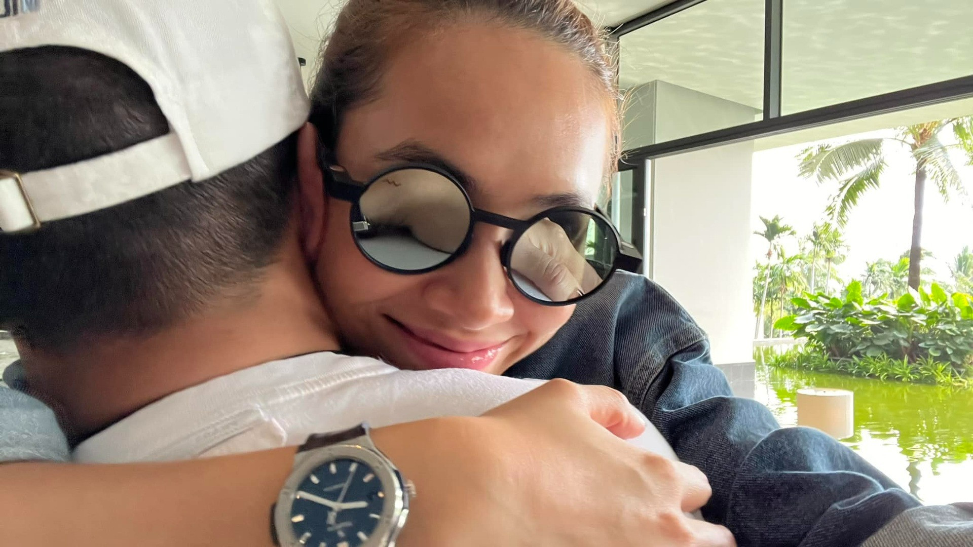 Á hậu Hoàng My bị soi dấu hiệu lạ sau 1 năm sinh con sống như bà hoàng bên bạn trai giấu mặt