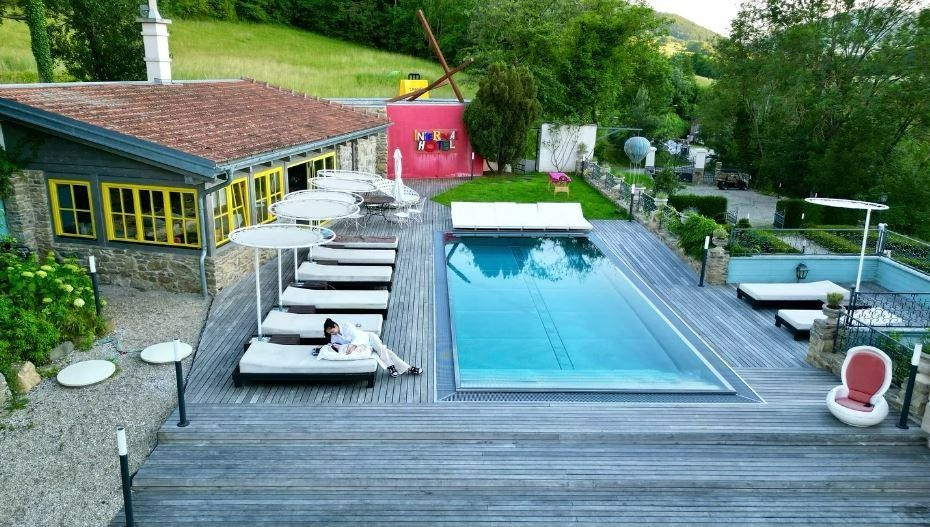 Á hậu Hoàng My bị soi dấu hiệu lạ sau 1 năm sinh con sống như bà hoàng bên bạn trai giấu mặt