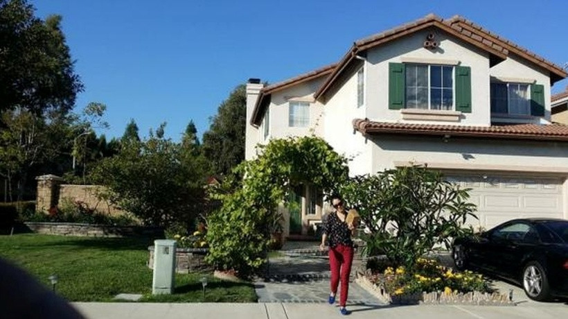 Ca sĩ Thu Phương, Dũng Taylor và các con đang sinh sống trong biệt thự sang trọng rộng khoảng 700m2 ở thành phố Irvine (bang California, Mỹ). Trong đó, diện tích nhà khoảng 225m2 với 4 phòng ngủ và 3 phòng tắm, còn lại 500m2 dành cho sân vườn.