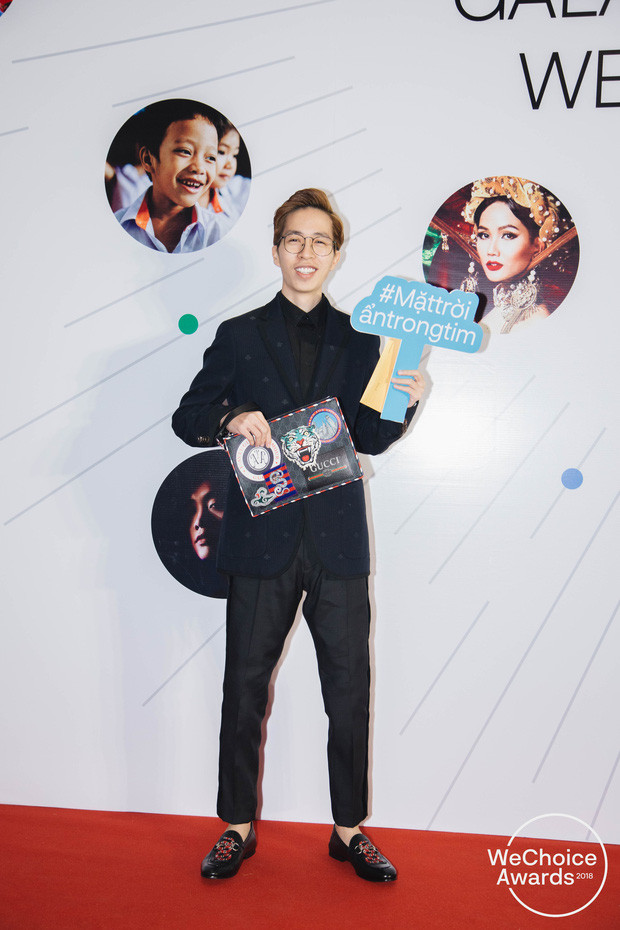 Gu thời trang như tổng tài ngôn tình của ViruSs độ giàu có được khẳng định ở cái tầm