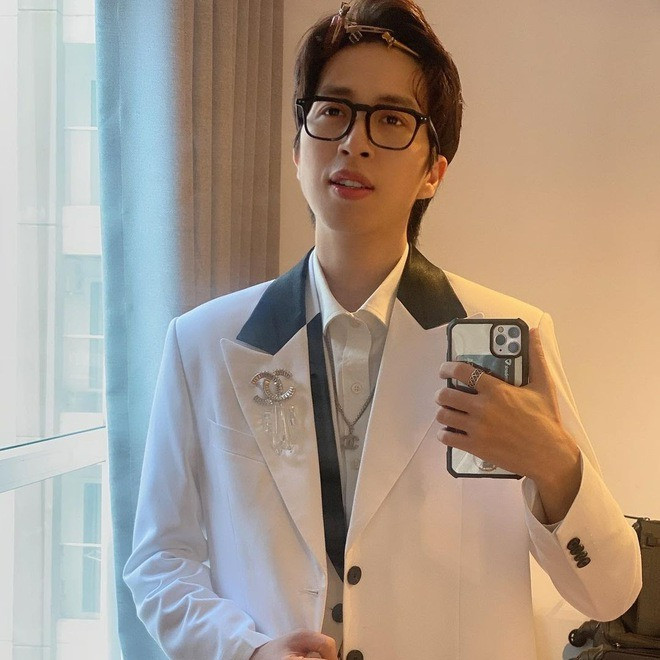 Gu thời trang như tổng tài ngôn tình của ViruSs độ giàu có được khẳng định ở cái tầm