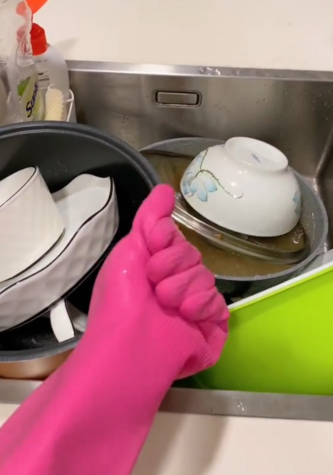 Danh tính cô trợ lý cũ từng được ViruSs đặc cách cho vào nhà riêng