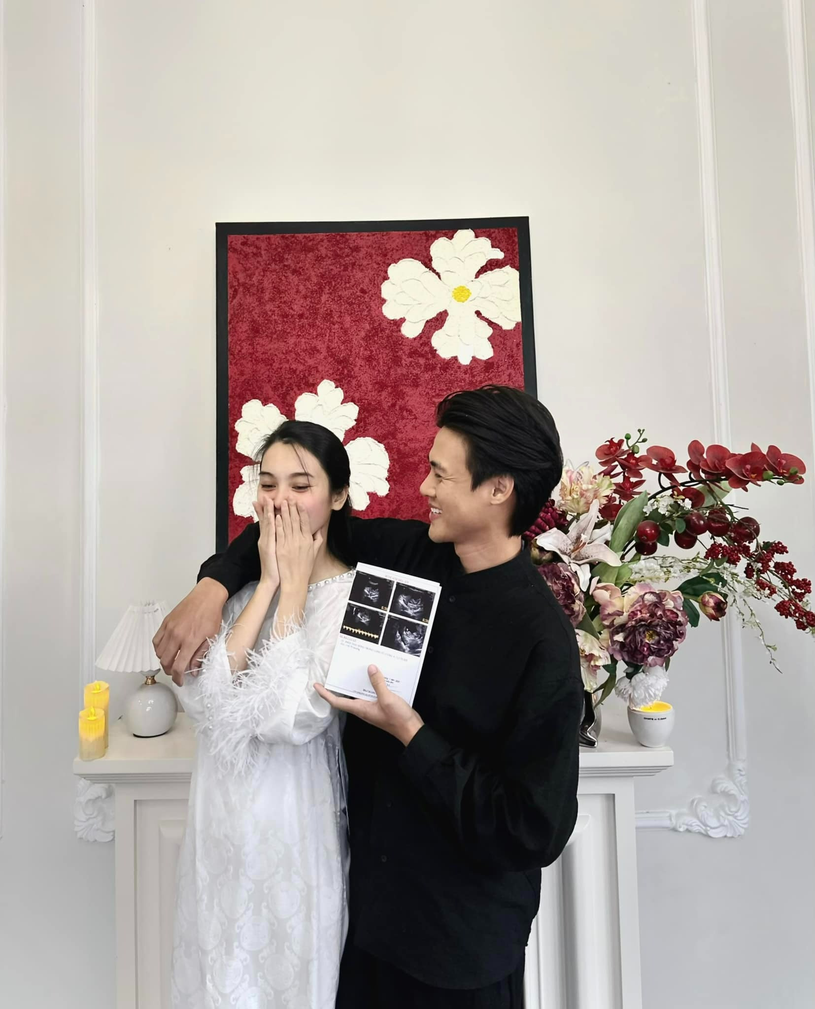 Quỳnh Lương lộ vòng 2 lớn thấy rõ liên tục làm 1 hành động để che chắn