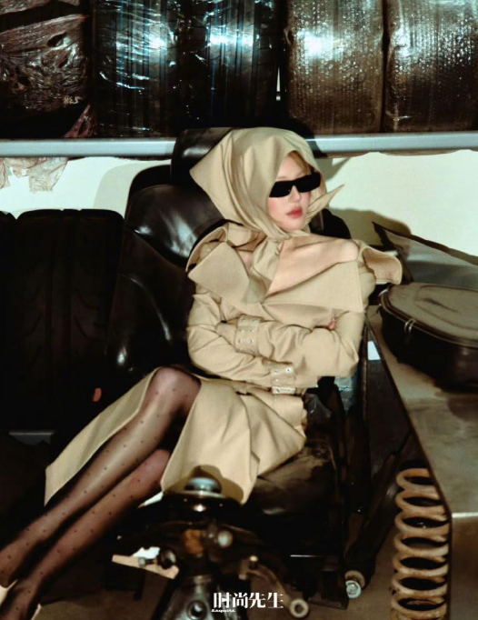 Triệu Lộ Tư bị 'fan ruột' chỉ trích vì cố chấp làm điều này trong bộ ảnh tạp chí mới - Ảnh 5