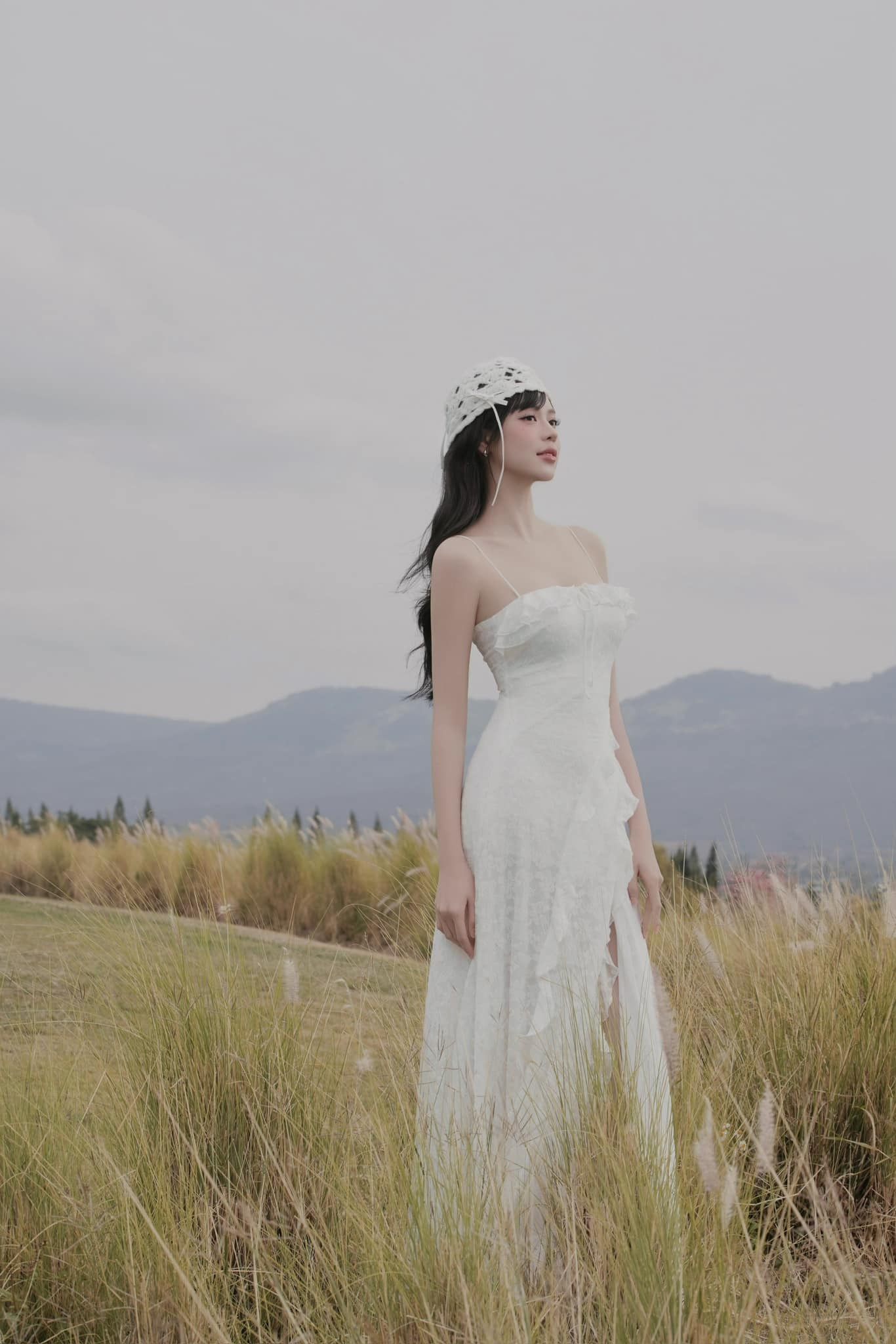 4 kiểu váy 'bánh bèo' được Hoa hậu Thanh Thủy lăng xê- Ảnh 2.