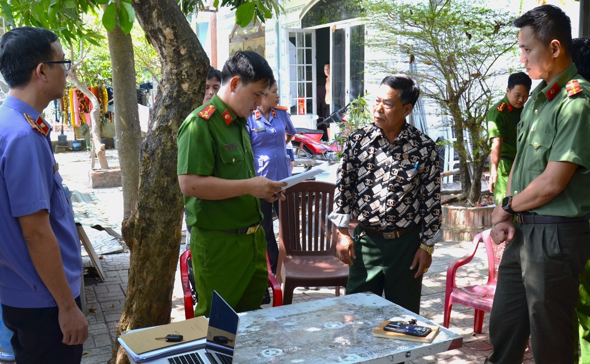 Bắt người đàn ông vu khống, xúc phạm công an, chính quyền trên mạng xã hội.jpg