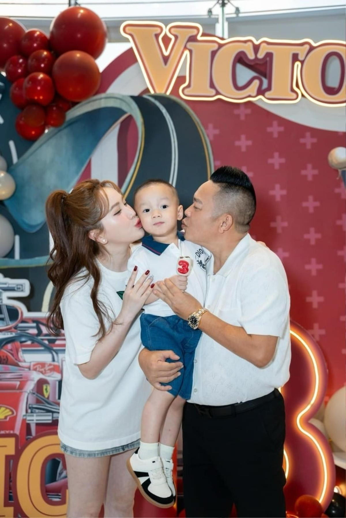 Ca sĩ Vbiz tung ảnh bikini nóng hừng hực giữa nghi vấn có bầu nhưng bị soi ra điểm bất thường