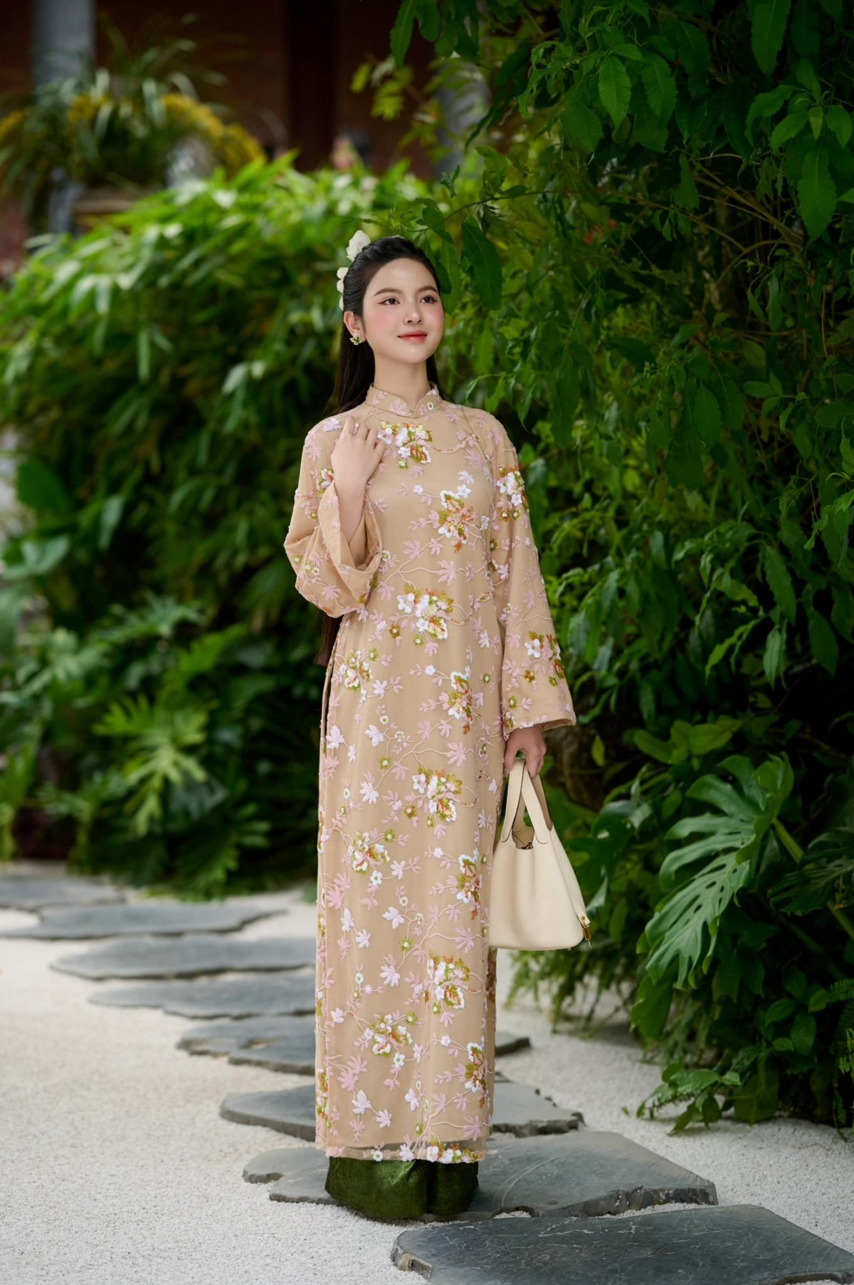 Chu Thanh Huyen 2.jpg