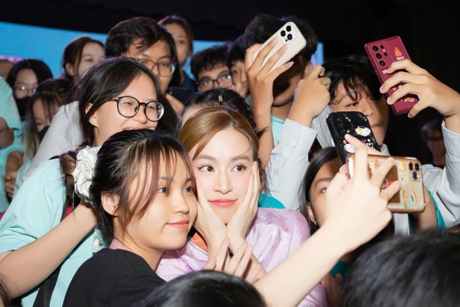 Toan tính của Hoàng Thùy Linh ảnh 1