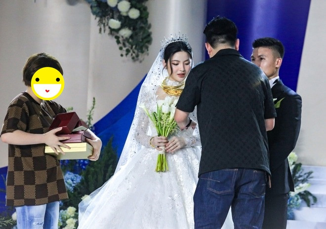 Lộ lý do Chu Thanh Huyền nghỉ chơi nữ đại gia từng thân thiết tặng nhau 6 cây vàng