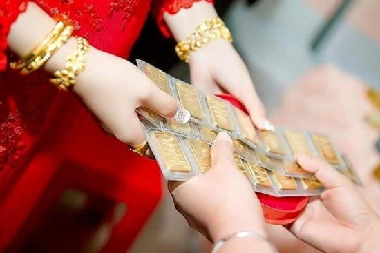 Cho con gái vay 5 chỉ vàng, chồng tôi làm điều bức xúc khi con riêng lấy vợ