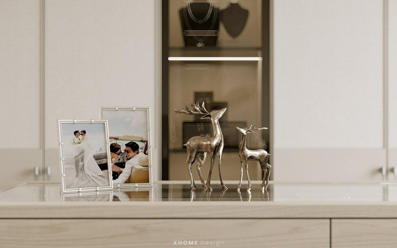 Nhiều hình ảnh của Bình An và Phương Nga được treo bên trong ngôi nhà nghỉ dưỡng.