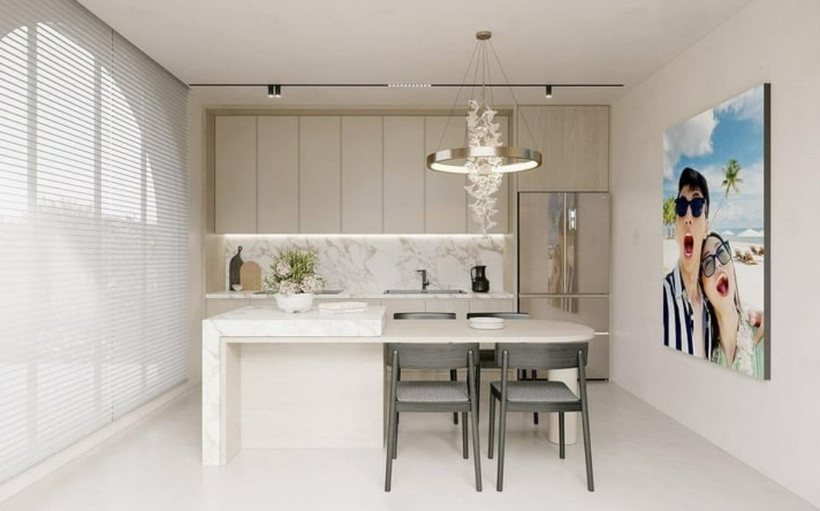 Phòng bếp không quá rộng nhưng toát lên vẻ hiện đại, sang trọng và tiện nghi.