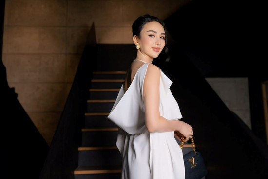 Cơ ngơi 'triệu đô' của sao Việt: Mê mẩn penthouse tiền tỷ của Hoa hậu Ngọc Diễm