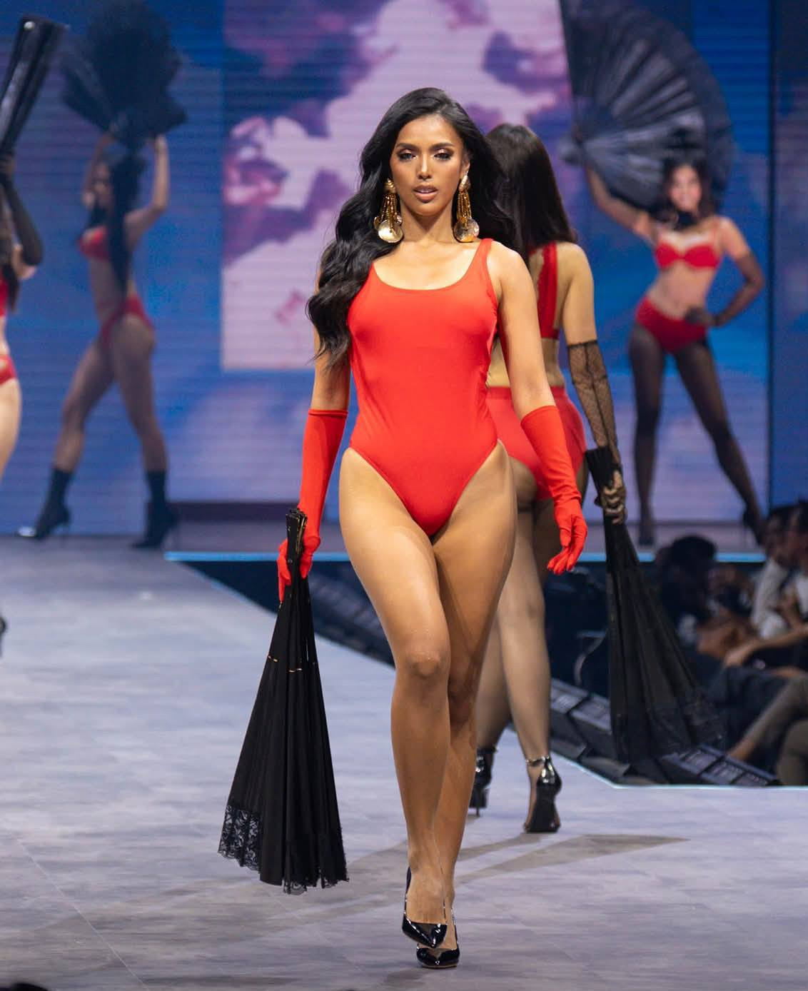 Dàn hoa hậu Philippines trình diễn trong show nội y ảnh 14